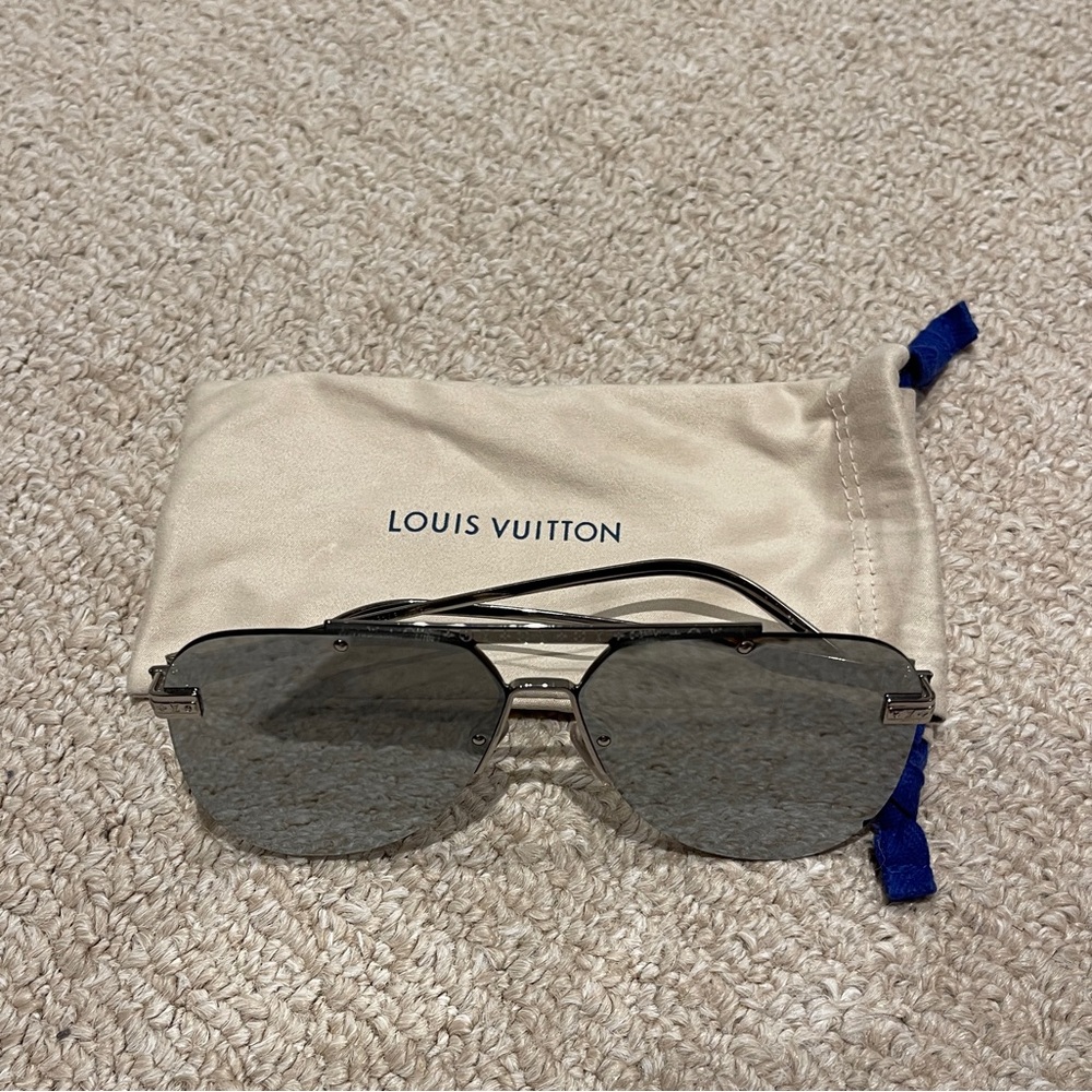 Louis Vuitton Gray Aviator Sunglasses
